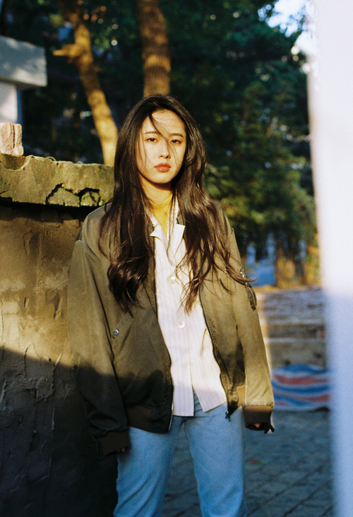 爱游戏官方网站-_魔幻夜光跑步赛：光影交织，燃爆夜晚_，夜光跑道