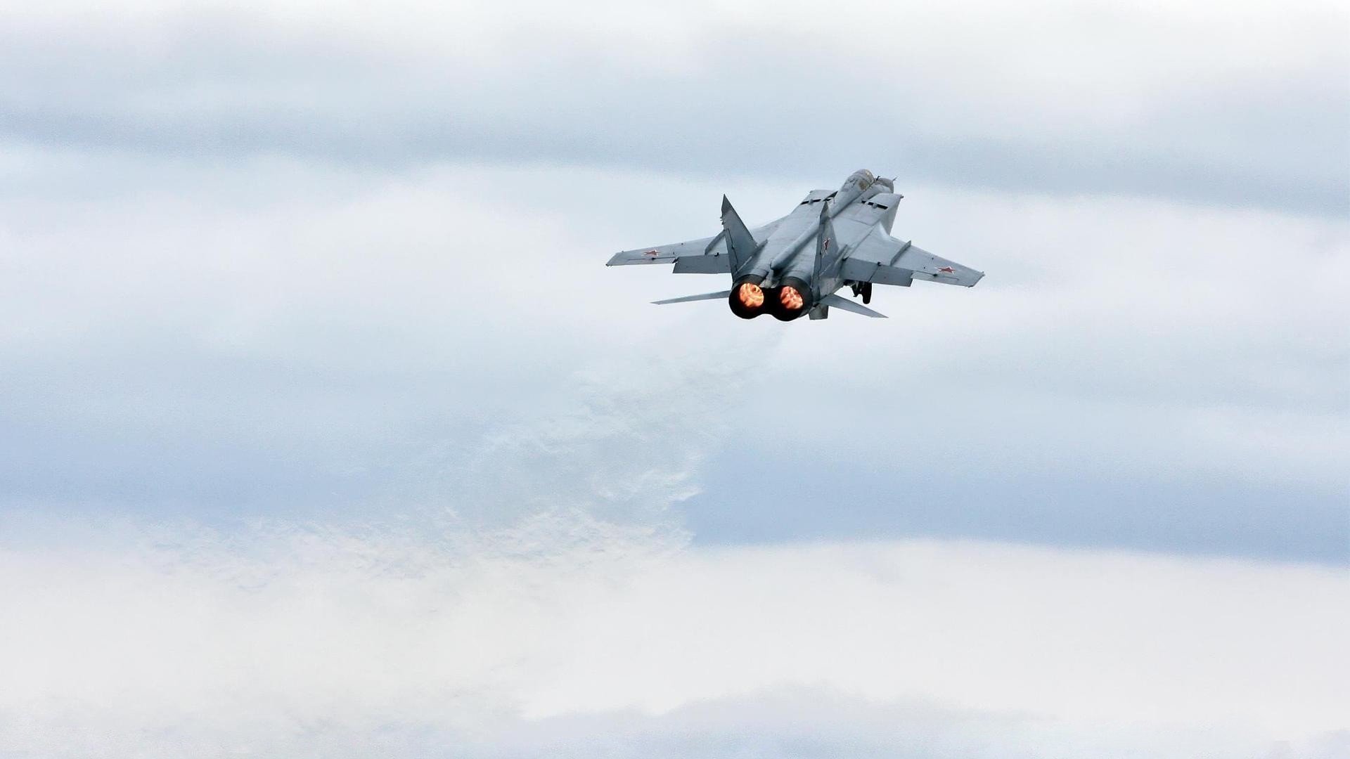 爱游戏电竞官网-“最后一击定乾坤——全场焦点瞬间，燃爆全场”，最后一击歌词