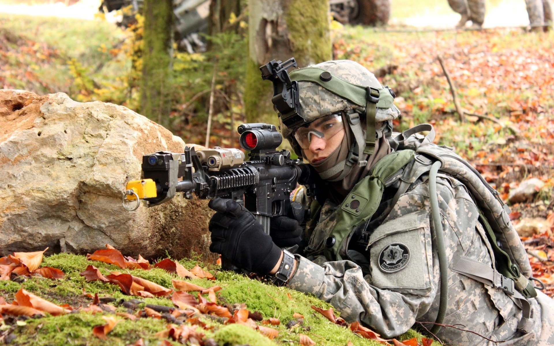 逆境中的“英雄队长”:带伤坚持,逆风翻盘,英雄队队员